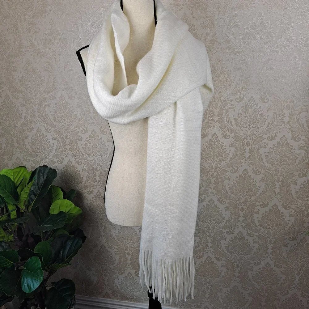 Steve Madden Cream Color Blanket Scarf Wrap Fringed Ends One Size EUC